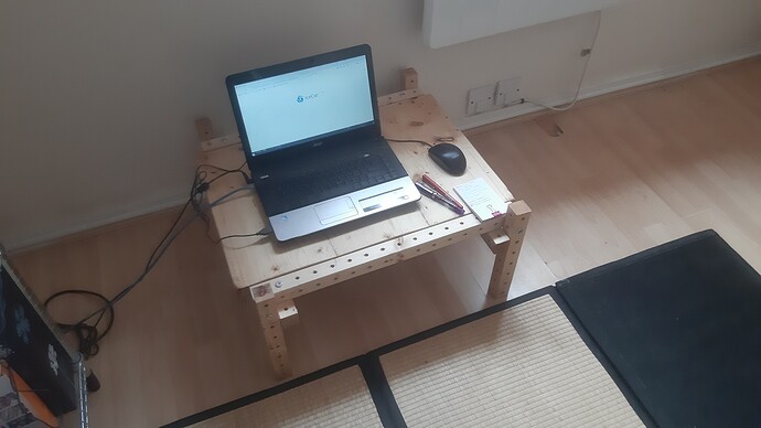 gridbeam-table-with-laptop